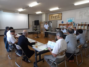 視察の様子1