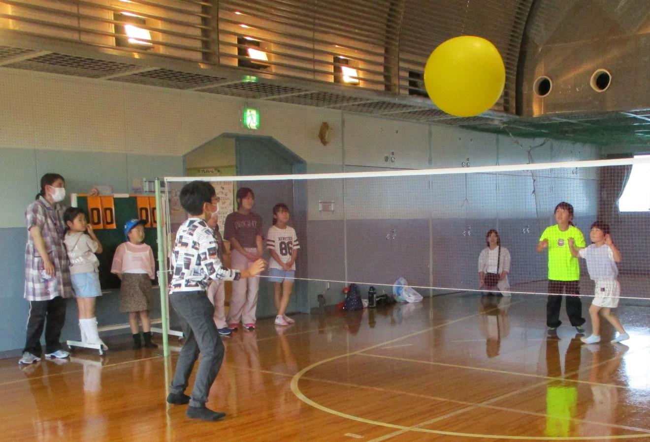 巨大風船バレーボール