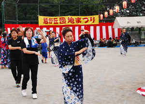 盆踊りの様子